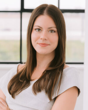 LWT_Davis_Abigail_Headshot